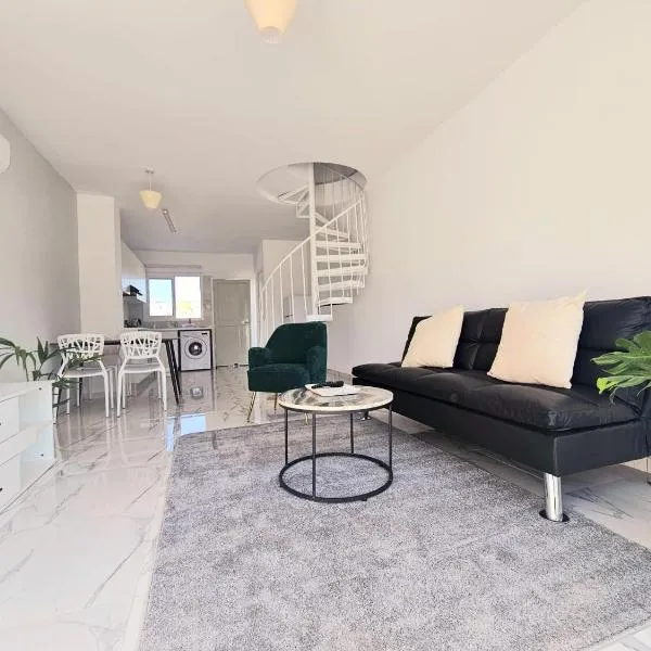 2BD Garden Apartment, hotel v destinaci Paphos City