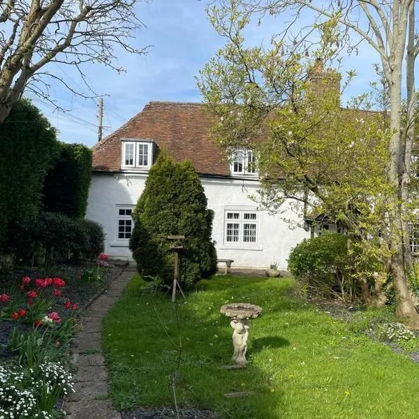 Cosy Daffodil Cottage, hotell i Eythorne