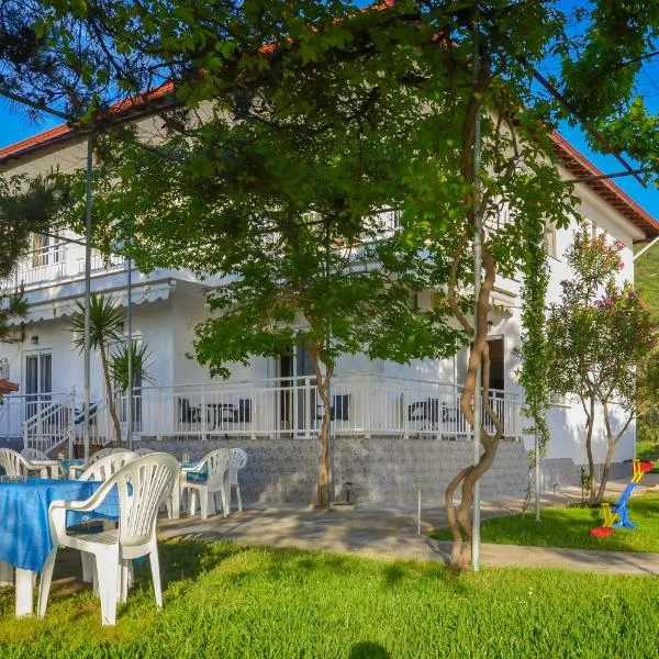 Studios Avra, hotel a Skala Rachoniou