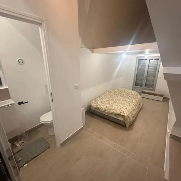 Studio dans une maison 2/3, отель в городе Оне-су-Буа