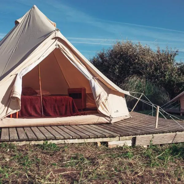The Glamping Spot - Douarnenez, hotel in Plomodiern