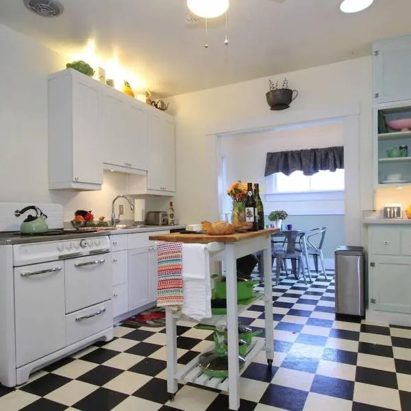 Retro Bungalow, hotel in Santa Rosa
