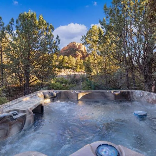 Mammoth Rock Oasis Villa-Hot Tub & Free Pets, hotel v destinaci Sedona