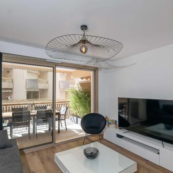 Somptueux appartement 20m plages avec vue mer, hotel a Antibes