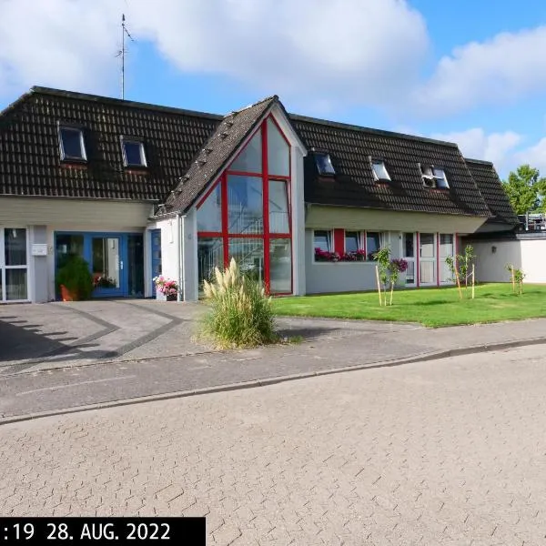 Heikendorf Große Ferienwohnung mit Terrasse, hotel in Heikendorf