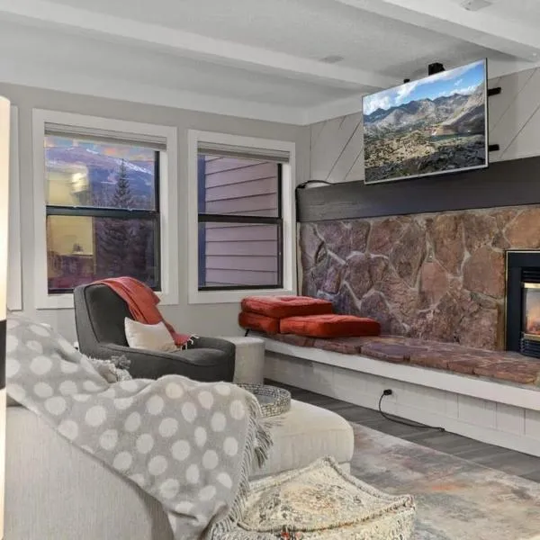 Chic 2BDR Downtown Condo Walk Everywhere, hotel en Breckenridge
