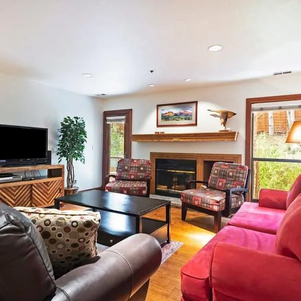 Stunning Location 2BDR Condo Retreat, hotel in Park City