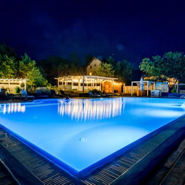OŚRODEK KOLONIJNO WCZASOWY MEWA - przy plaży z basenem z podgrzewaną wodą i mini SPA, hotel v destinaci Niechorze