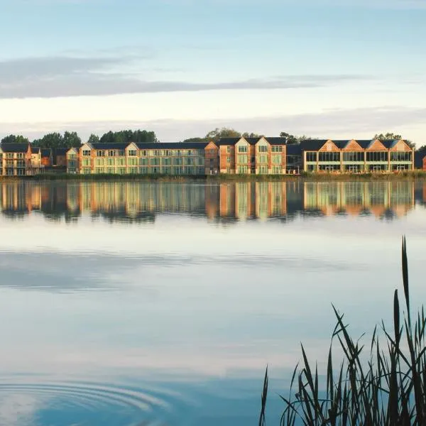 De Vere Cotswold Water Park, hotel in Cirencester