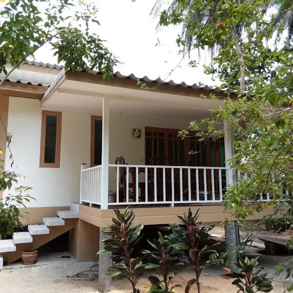 Baan Moonchan House, hotel in Chaloklum