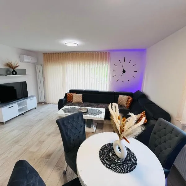Happy Dreams Oasis Cazin, Modernes Apartment 60m2, WiFi & Balkon โรงแรมในซาซิน