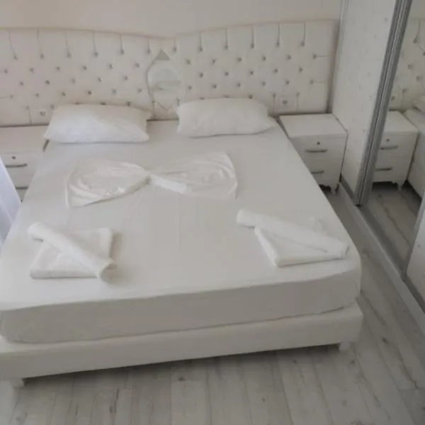 RONDO Guesthouse, hotel v destinaci Gjirokastër