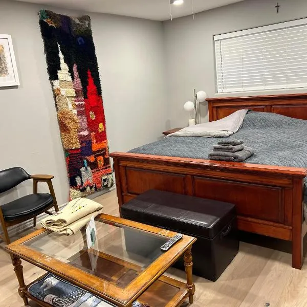 A Luxury Master Bedroom in a Condo, hotel v Los Angeles