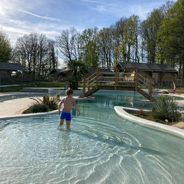 Camping Dun-le-Palestel, hotel en Dun-le-Palestel