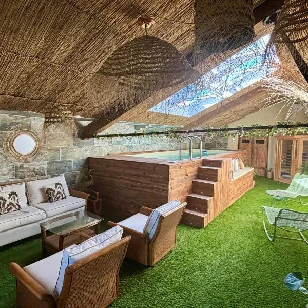 La cave de Grand Cabane, hotel in Fourques