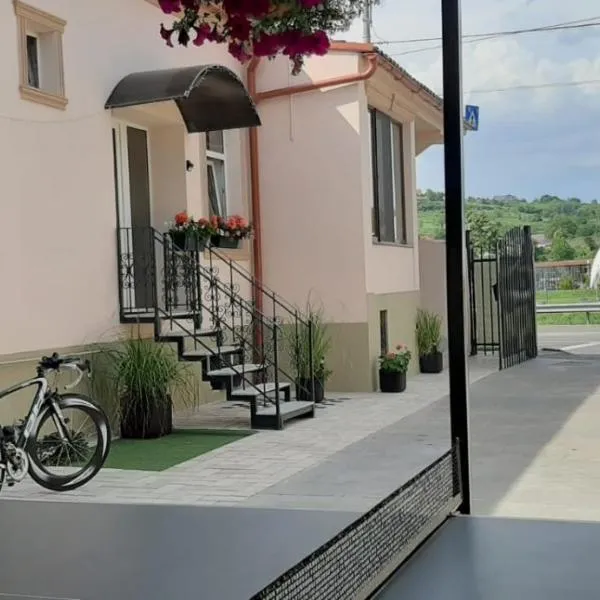 Three Rivers Apartments - private free parking, self check-in, hotel in Oradea