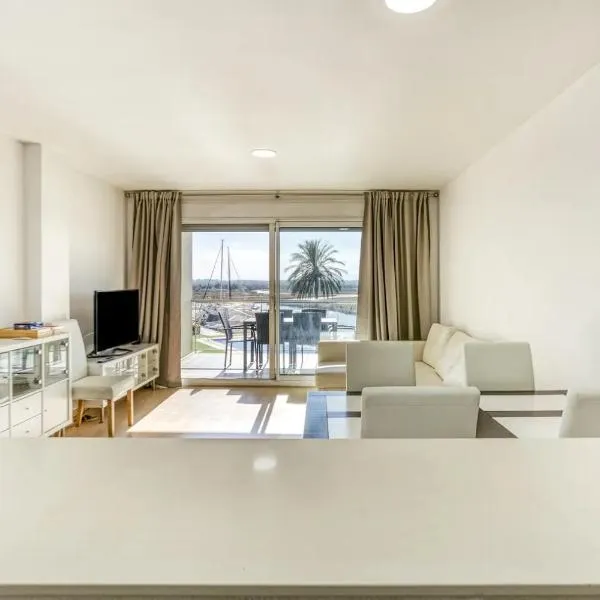 Apartament amb piscina i zona enjardinada, hotel v destinaci Roses