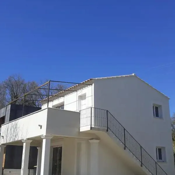 Chez Lydia et Cédric, hotel v destinácii Rochefort-du-Gard