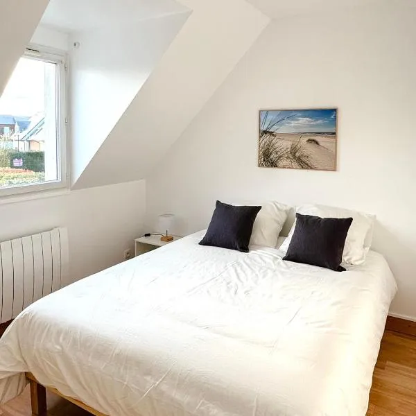 Charmante maison familiale, hotel in Ouistreham