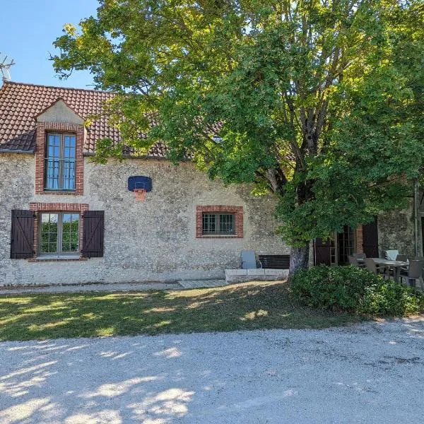 Maison de campagne rénovée à 1h de Paris, avec jardin clos, 4 chambres et équipements familiaux - FR-1-590-164, hotel v destinácii Treilles-en-Gâtinais