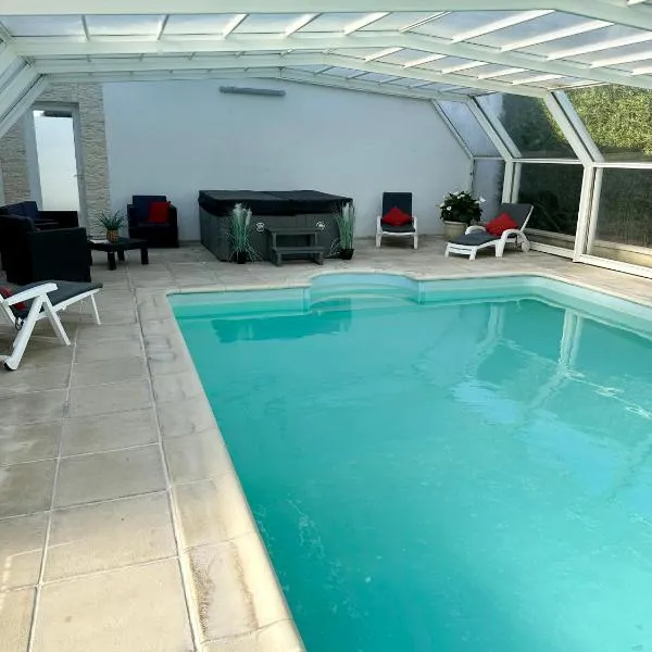 Gîte avec piscine privée couverte chauffée et jaccuzi, hotel en Recques-sur-Hem