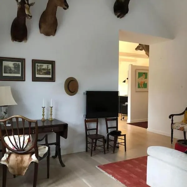 Cozy, quiet guest house perfect for business or pleasure, hotel v destinaci Hillerod