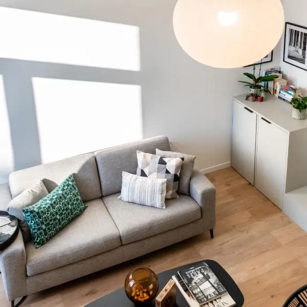 Spacious studio on the Champs-Elysées