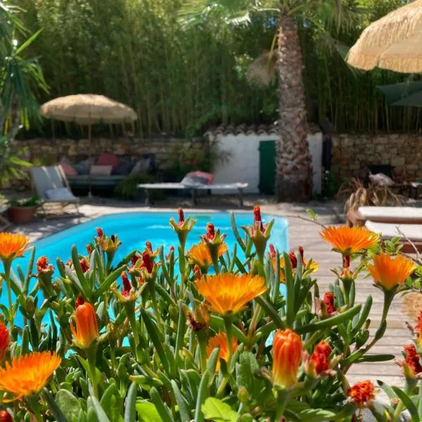 Maison d hôtes LA VILLA MADELEINE – hotel w mieście Sanary-sur-Mer