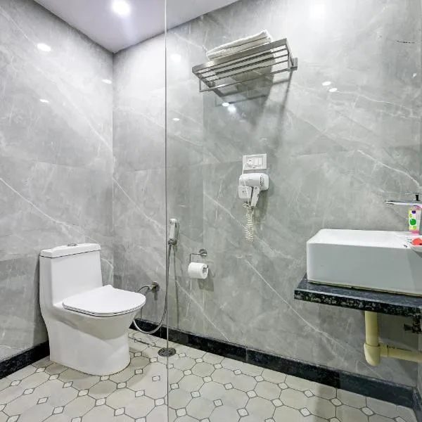 Hotel Le Grand - Walk-in from RK Ashram Metro Station photo 2