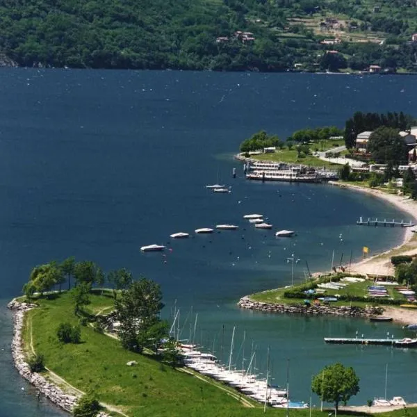 Villa Golden Lake 1 - just few steps from the lake, hotel v destinaci Dervio
