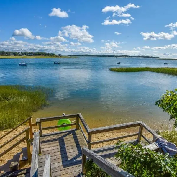 Waterfront Views of Creek- Beach Access!, hotel in Wellfleet