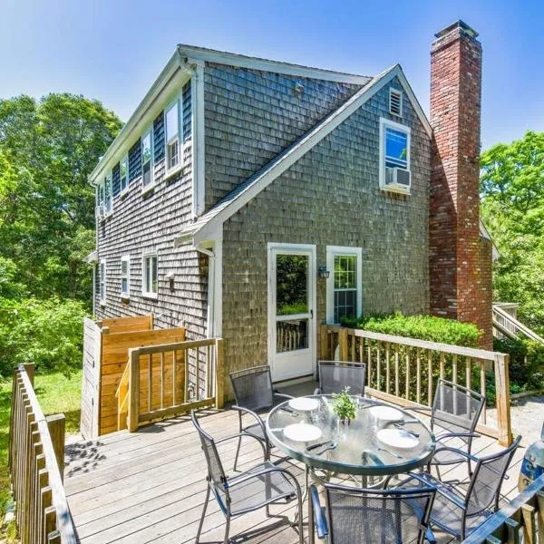 Minutes to Oceanside Beaches, hotel in Eastham