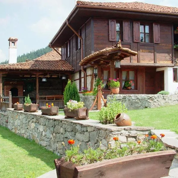 Hadji Neikovi Guest Houses, hotel in Strelcha