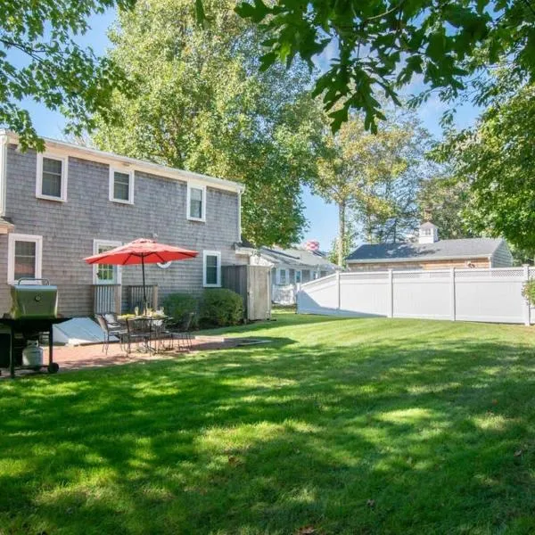 Quintessential Cape directly on the Cape Cod Rail Dog Friendly、チャタムのホテル