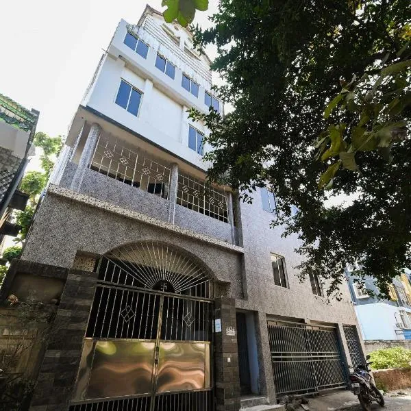 OYO Prateek A1 Residency: Chandaka şehrinde bir otel
