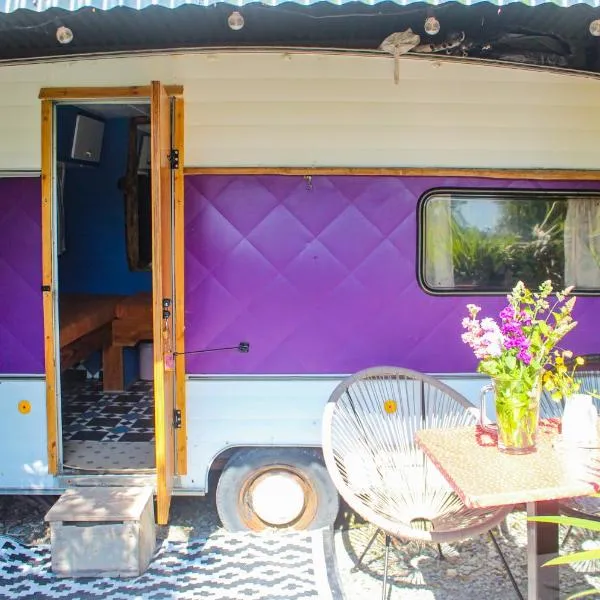 Retro Caravans at Valentia Island Escape, hotel en Isla de Valentia