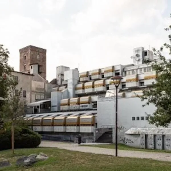 Espacio SerrART 325, hotel v destinaci Ivrea