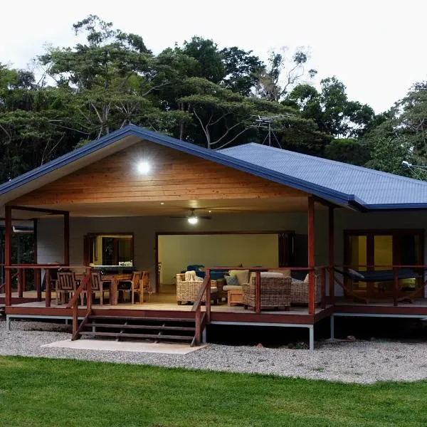 Coconut Beach House, hotel Ayton városában