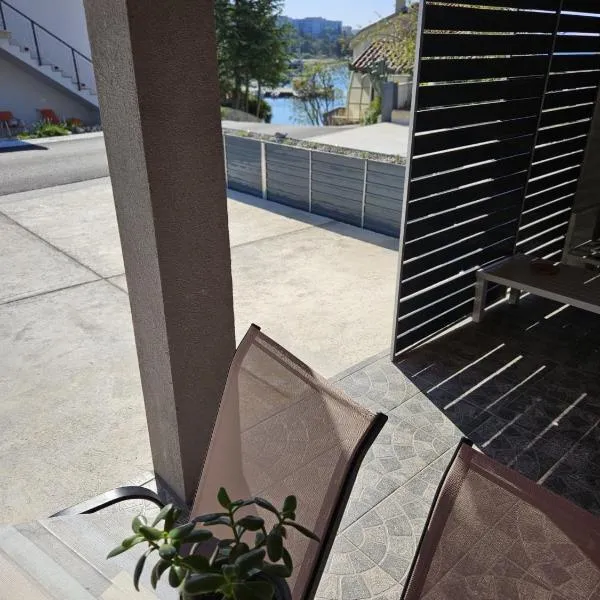 Roberto Apartment, hotel v destinaci Baćina