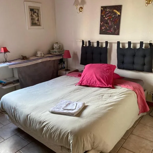 Chez Claire, hotel v destinaci Brengues