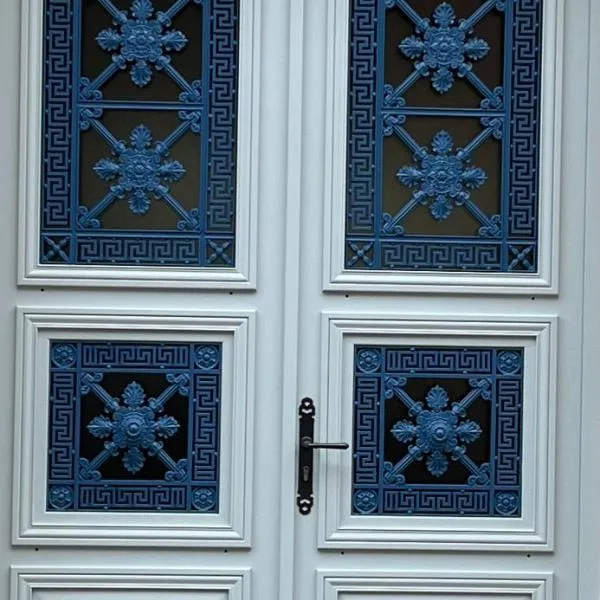 Les Portes Bleues, hotel v destinaci Ay