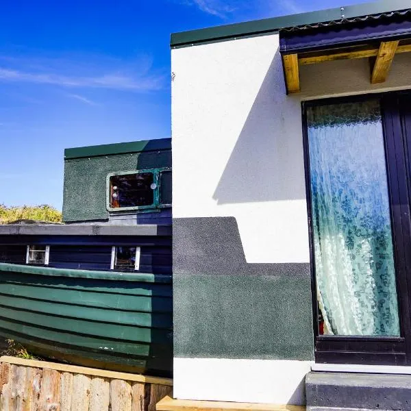 Renovated Boat House at Valentia Island Escape, hotel in Lateeve
