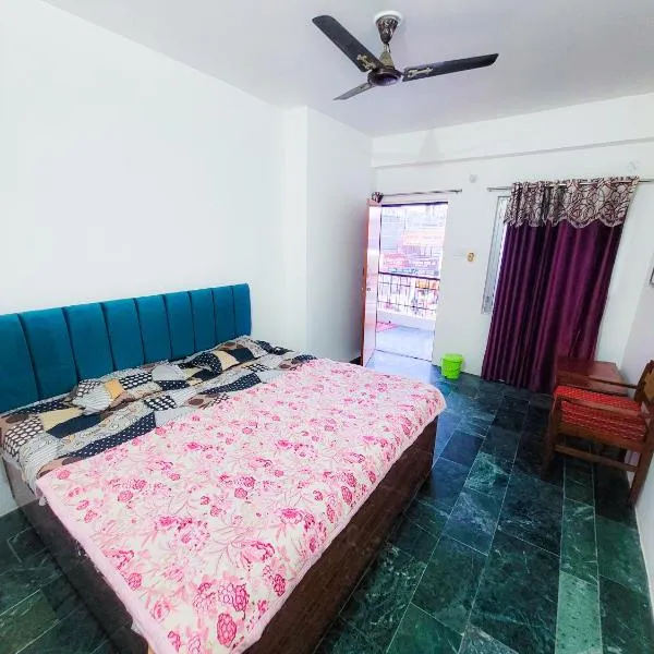 Pushpa Vatika, hotel in Faizābād