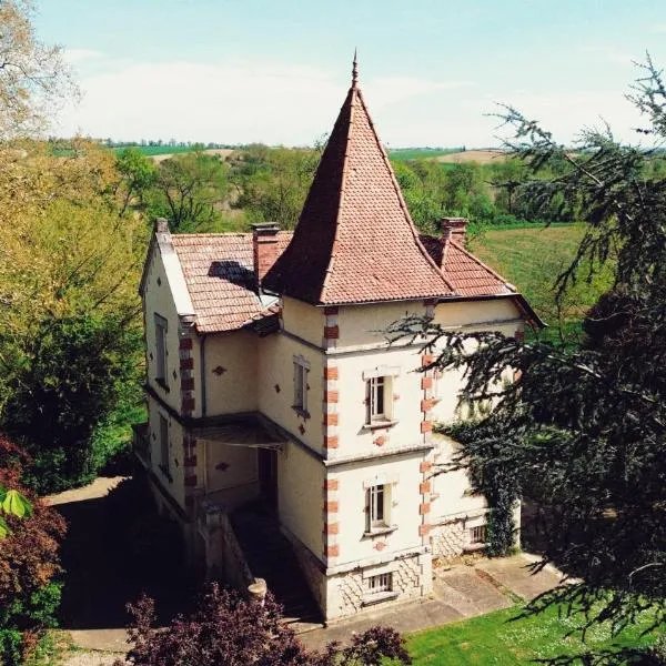 Petit château Le Piot, hotel in Lalanne