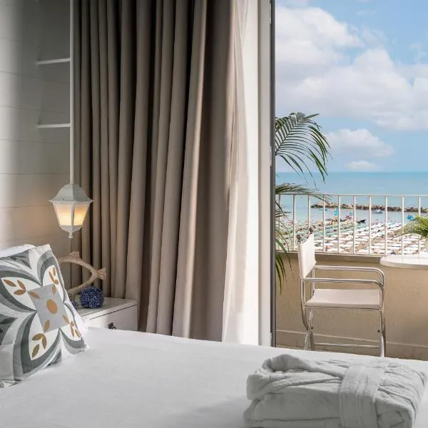 Luxor Cattolica Beach Hotel, hotel a Cattolica