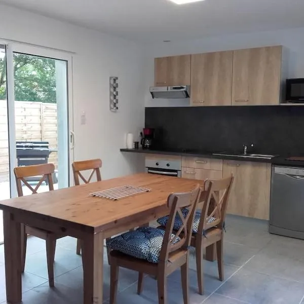 Maison de vacances 4/5 personnes à Léon, Landes – hotel w mieście Léon