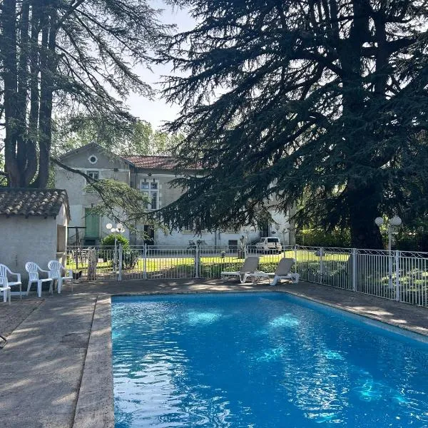 Le Parc aux Cedres, hotel v destinácii Laroque