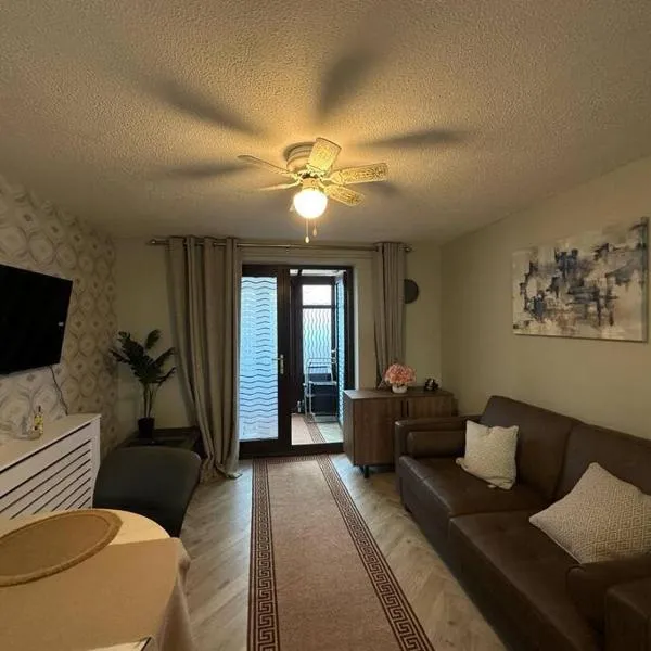 Caroline's One Bedroom House in Northampton, hotel in Northampton