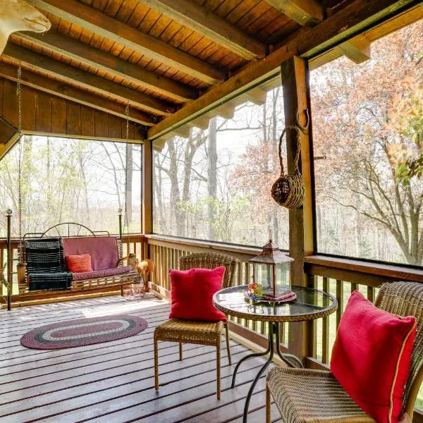 Peaceful Luray Cabin with Hot Tub, Deck and Fire Pit!, hotel in Luray