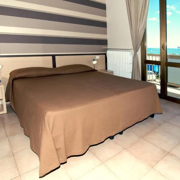 Hotel Velus, hotel v mestu Civitanova Marche
